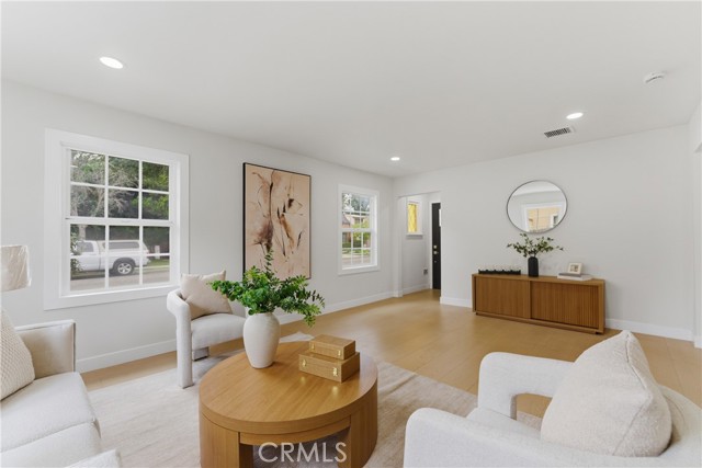 Detail Gallery Image 12 of 42 For 2010 Golden, Long Beach,  CA 90806 - 3 Beds | 2 Baths