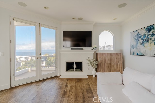 300 19TH Street, Manhattan Beach CA: https://media.crmls.org/medias/32cef710-52c9-4ebb-98ca-e11c2759518d.jpg