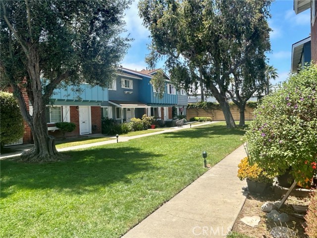 10156 Holburn Drive, Huntington Beach CA: https://media.crmls.org/medias/32cf1d93-8c3e-4f63-ab2e-4cd675ceecf4.jpg