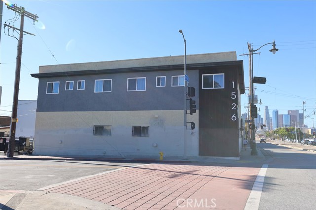 1526 E 1st Street, Los Angeles CA: https://media.crmls.org/medias/32cfb44d-6d1c-4ed0-9402-b2e895463568.jpg