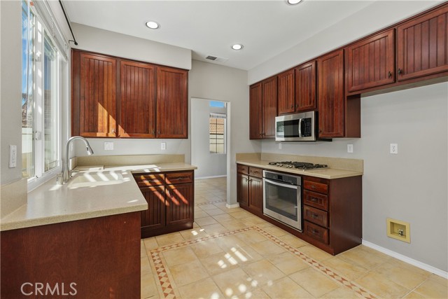 Detail Gallery Image 7 of 42 For 31665 via Cordoba, Temecula,  CA 92592 - 4 Beds | 3 Baths