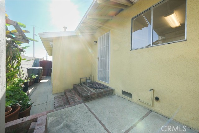 419 W Martinshire, Carson CA: https://media.crmls.org/medias/32d01585-d2e0-4c0b-9a96-fc99698ec7ca.jpg