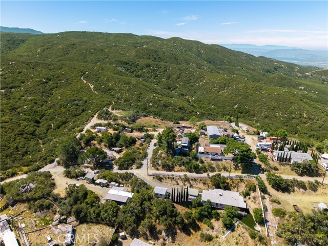 45912 Raccoon Road, Banning CA: https://media.crmls.org/medias/32d08d02-be0d-41b3-8aa0-6ec9fc8b8a4f.jpg