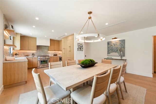 13817 Valley Vista Blvd, Sherman Oaks CA: https://media.crmls.org/medias/32d15d24-1ae0-420c-ab9e-36155cda92e5.jpg