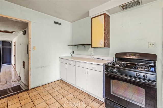 Detail Gallery Image 11 of 45 For 820 Law St, San Diego,  CA 92109 - 4 Beds | 2 Baths