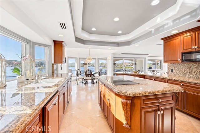 Detail Gallery Image 12 of 64 For 22250 Village Way, Canyon Lake,  CA 92587 - 5 Beds | 4/2 Baths