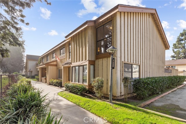 Detail Gallery Image 22 of 26 For 9832 Karmont Ave, South Gate,  CA 90280 - 2 Beds | 2 Baths