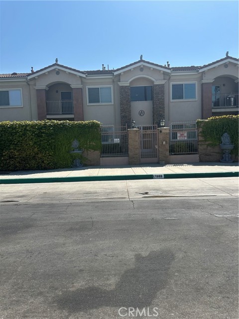 17888 Alburtis Avenue, Artesia CA: https://media.crmls.org/medias/32d30078-fdd7-41ff-a7d6-139a2882cc24.jpg