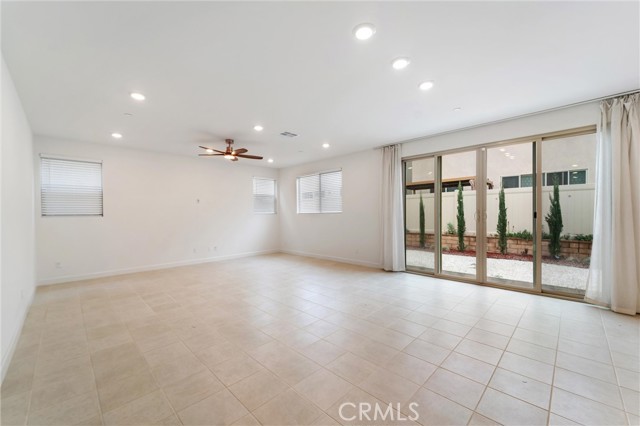 Detail Gallery Image 4 of 31 For 1532 Painted Cave, Chula Vista,  CA 91913 - 5 Beds | 3/1 Baths