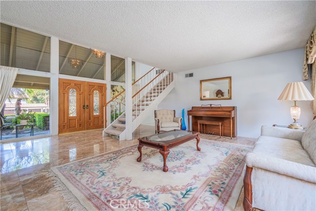 Detail Gallery Image 11 of 52 For 6050 Altmark Ave, Whittier,  CA 90601 - 4 Beds | 3 Baths