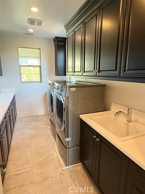 Detail Gallery Image 13 of 17 For 38 Stafford Pl, Tustin,  CA 92782 - 5 Beds | 5/1 Baths