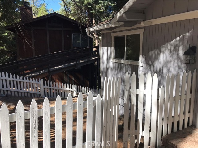 24646 Lake Gregory Drive, Crestline CA: https://media.crmls.org/medias/32d4257d-56c8-4f37-8e74-58a01015d958.jpg