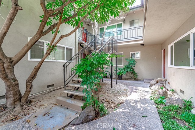 Detail Gallery Image 4 of 37 For 2102 La Canada Crest Dr #B,  La Canada Flintridge,  CA 91011 - 3 Beds | 2 Baths