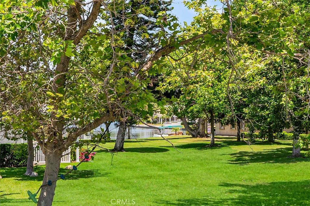 https://media.crmls.org/medias/32d4b5cf-e0da-4494-8a1a-9e473361edf1.jpg?preset=X-Large