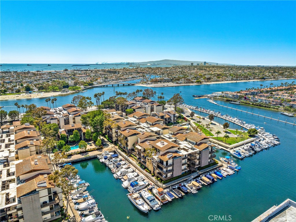 https://media.crmls.org/medias/32d523a4-8b6b-4d83-a151-d75c0e9f79e7.jpg?preset=X-Large