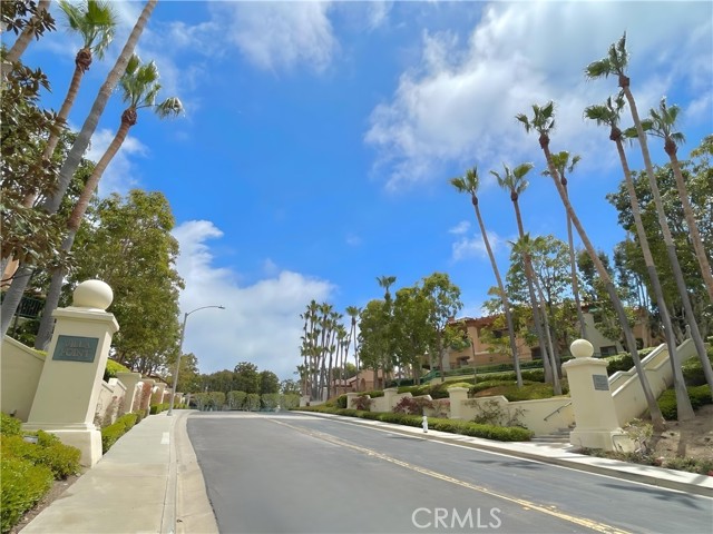 Detail Gallery Image 2 of 32 For 16 Villa Point Dr, Newport Beach,  CA 92660 - 1 Beds | 1 Baths