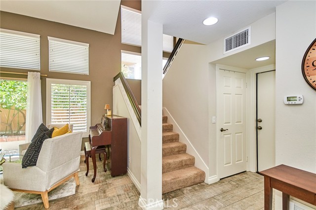 19 Las Cruces, Irvine CA: https://media.crmls.org/medias/32d5a080-e74b-4aa2-8054-5b68e6eeaa91.jpg