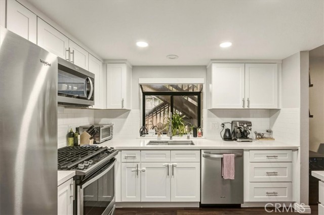 Detail Gallery Image 14 of 48 For 909 Lotus Cir, San Dimas,  CA 91773 - 2 Beds | 2 Baths
