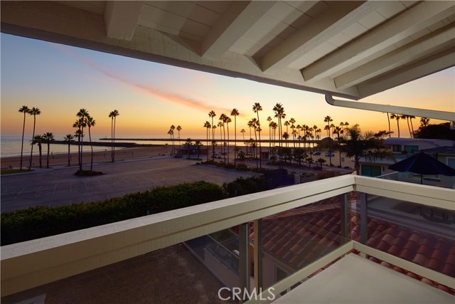 Detail Gallery Image 28 of 33 For 3024 Breakers Dr, Corona Del Mar,  CA 92625 - 7 Beds | 5/1 Baths