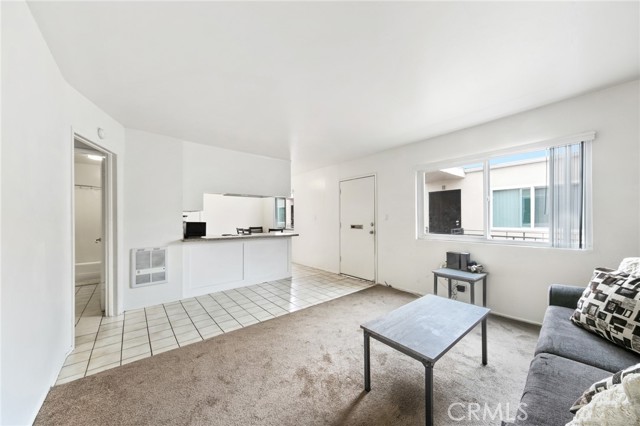 30 W 49th Street, Long Beach CA: https://media.crmls.org/medias/32d80579-7ad9-46f3-8d0b-247638259b21.jpg