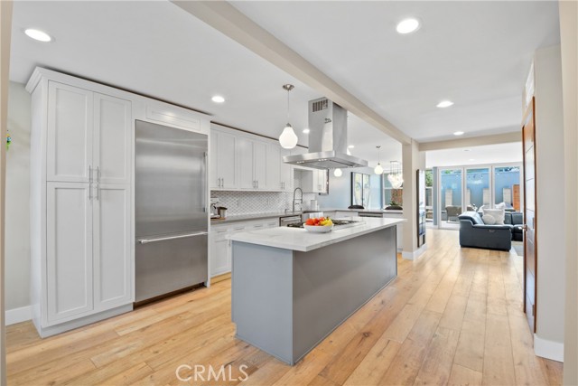 4062 Aladdin Drive, Huntington Beach CA: https://media.crmls.org/medias/32d87399-e54d-459e-9dbe-f819289fa4b6.jpg