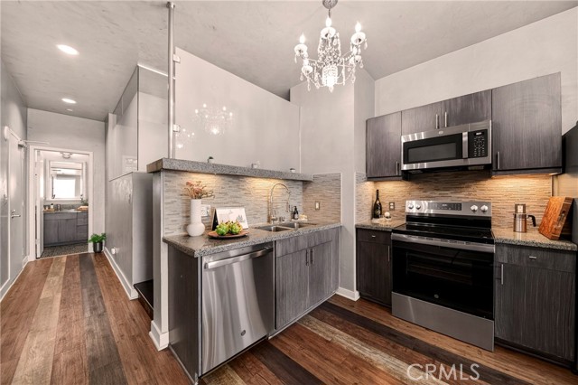 3810 Wilshire Boulevard, Los Angeles CA: https://media.crmls.org/medias/32d9e605-15bf-432a-bf42-59f1053cf207.jpg