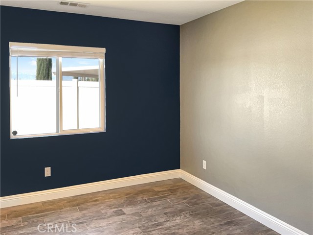 Detail Gallery Image 6 of 22 For 11575 Crest Dr, Adelanto,  CA 92301 - 3 Beds | 2 Baths