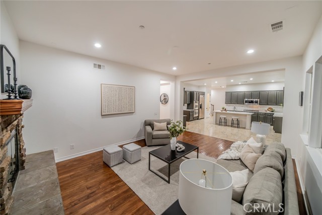 Image 16 of 49 For 581 La Salle Street