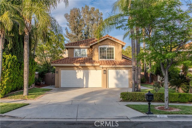 573 Hamilton Drive, Corona CA: https://media.crmls.org/medias/32dabfaf-cd55-49b9-872b-f8ebb29790cf.jpg