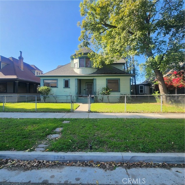 Detail Gallery Image 2 of 6 For 3339 Mulberry, Riverside,  CA 92501 - 6 Beds | 4 Baths