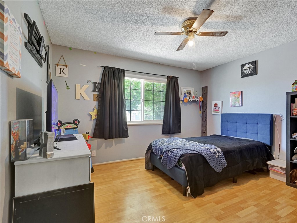 https://media.crmls.org/medias/32db4520-b903-484e-99de-857738ba9a6f.jpg?preset=X-Large