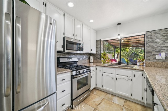Detail Gallery Image 16 of 46 For 1591 San Fernando Dr, Corona,  CA 92882 - 3 Beds | 2/1 Baths