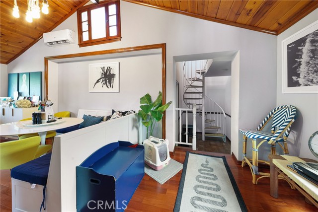 2642 Westminster Place, Costa Mesa CA: https://media.crmls.org/medias/32dc7ad4-b5a3-4a80-a9d7-909bfafd3a16.jpg