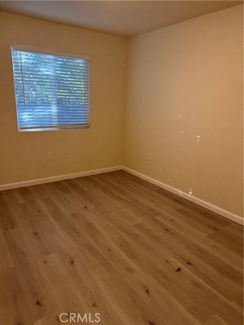 Detail Gallery Image 4 of 6 For 17055 San Bernardino, Fontana,  CA 92335 - 3 Beds | 2 Baths