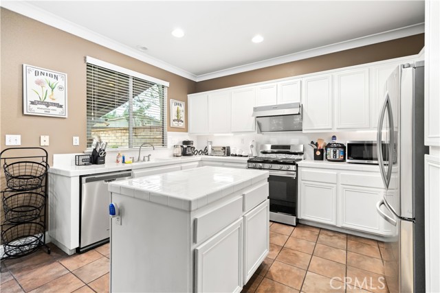 8330 Highridge Place, Rancho Cucamonga CA: https://media.crmls.org/medias/32dd93e4-58e1-4c67-965f-fb214a210326.jpg