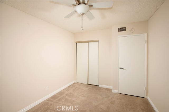 Detail Gallery Image 16 of 23 For 400 W Riverside Dr #2,  Burbank,  CA 91506 - 3 Beds | 2/1 Baths