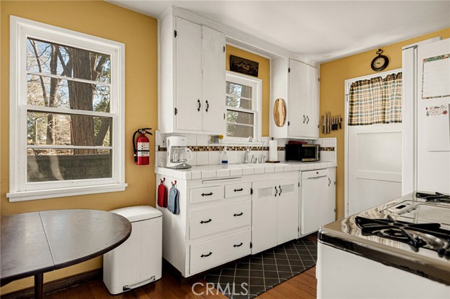 Detail Gallery Image 6 of 24 For 363 Mittry, Lake Arrowhead,  CA 92352 - 2 Beds | 1 Baths