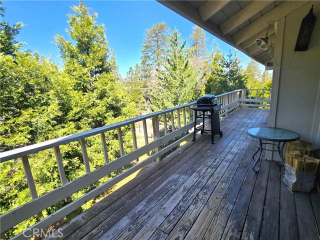 943 Grass Valley Road, Lake Arrowhead CA: https://media.crmls.org/medias/32de272d-a3b0-4761-a3cb-0c640d3064fe.jpg