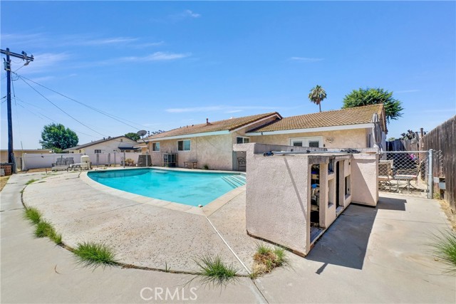 5622 Sharon Way, Jurupa Valley CA: https://media.crmls.org/medias/32de96e1-7d84-4ae9-bb9b-65249bb531d4.jpg