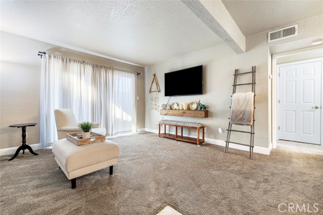 Detail Gallery Image 4 of 29 For 2881 Huntington Bld #137,  Fresno,  CA 93721 - 1 Beds | 1 Baths