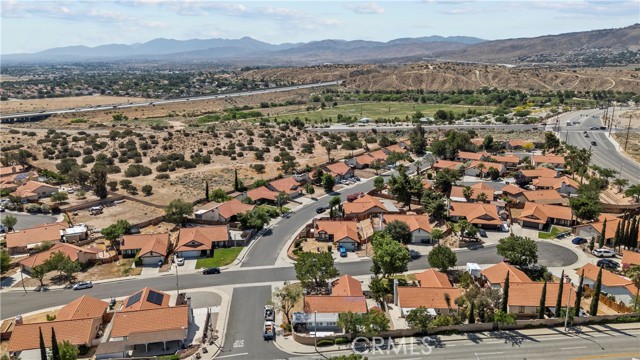 529 Hilltop, Palmdale CA: https://media.crmls.org/medias/32e22d2c-8d3d-4514-b565-6fe60d99f4c5.jpg