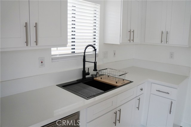 Detail Gallery Image 6 of 18 For 1394 Coral Tree, San Bernardino,  CA 92408 - 2 Beds | 2 Baths