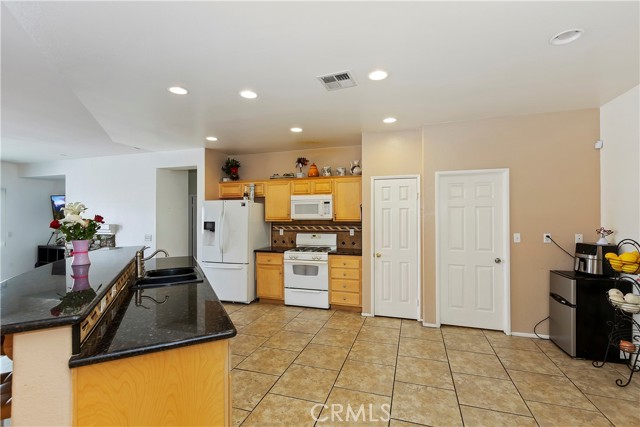 Detail Gallery Image 10 of 27 For 11970 Bryce Ct, Victorville,  CA 92392 - 5 Beds | 2 Baths