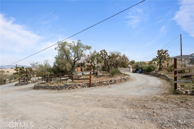 9075 Mesa Vista Street, Apple Valley CA: https://media.crmls.org/medias/32e39440-acaf-4b09-ba7c-5e0b98010c9d.jpg