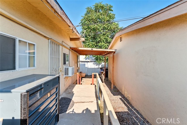 8876 Cypress Avenue, Riverside CA: https://media.crmls.org/medias/32e412c5-96e6-445e-8c48-90bfed90ffaa.jpg