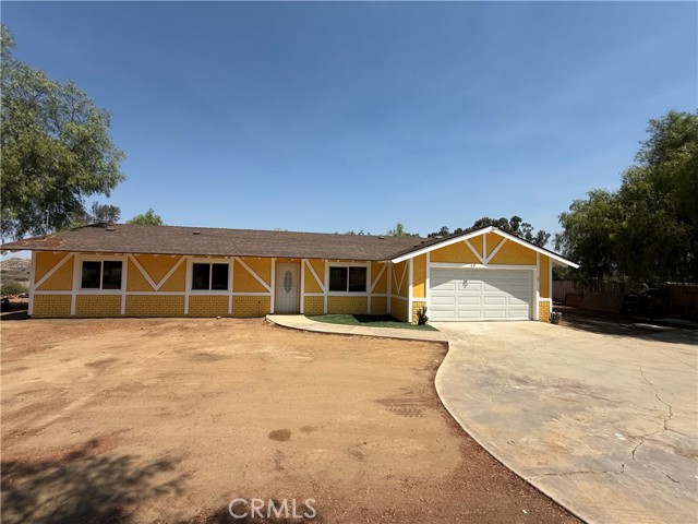 17260 Pfeifer Way, Perris CA: https://media.crmls.org/medias/32e4460b-aa67-4ea7-b368-70eaa868ae9a.jpg