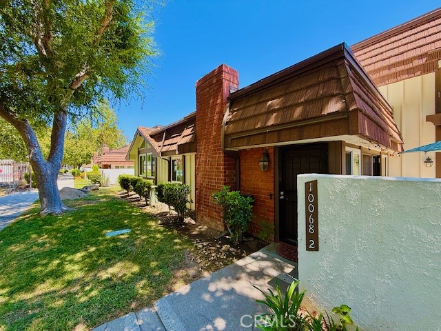 Detail Gallery Image 1 of 36 For 10068 Larwin Ave #2,  Chatsworth,  CA 91311 - 4 Beds | 3 Baths