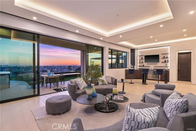 Detail Gallery Image 12 of 58 For 1207 Dolphin Ter, Corona Del Mar,  CA 92625 - 6 Beds | 6/2 Baths