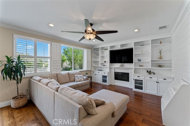 Detail Gallery Image 24 of 63 For 15520 Megan Dr, Canyon Country,  CA 91387 - 5 Beds | 4 Baths