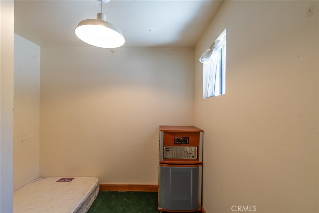 https://media.crmls.org/medias/32e5c725-82aa-4953-9818-530b29ca4218.jpg?preset=X-Large
